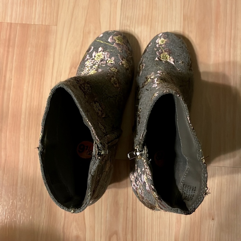 Zigi Soho Nydia Floral Embroidered Ankle Boots - Picture 5 of 7